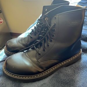 Combat boots